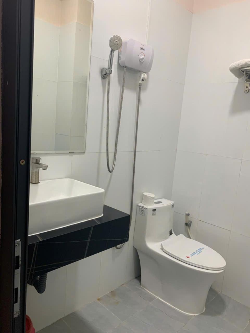 Ha Long Hotel Хошимин Екстериор снимка