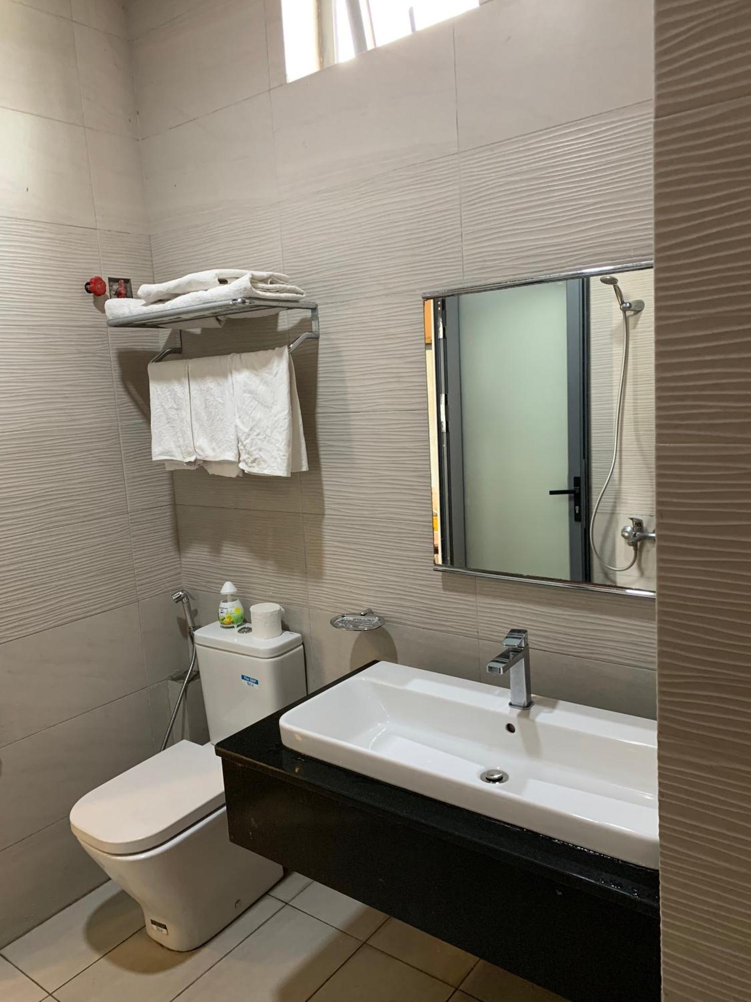 Ha Long Hotel Хошимин Екстериор снимка
